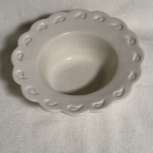 Vintage Calif USA Scalloped Rimmed Pottery Bowl With Raindrop Pattern on Rim